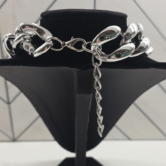 Elegant Silver Chain Necklace - Picture 3 of 3